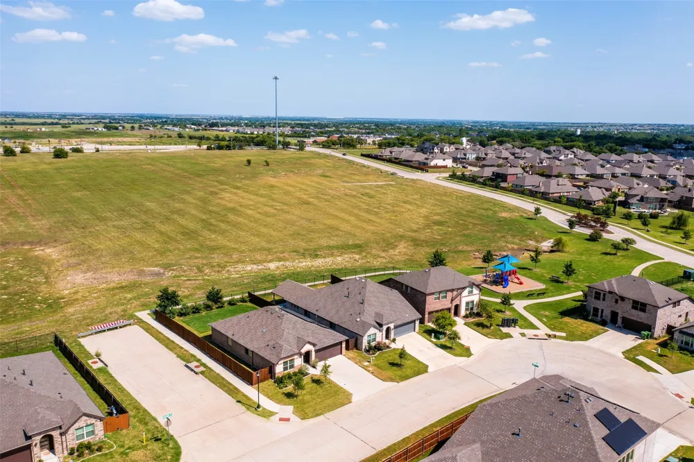 921 Amberwood Drive Godley, TX 76044