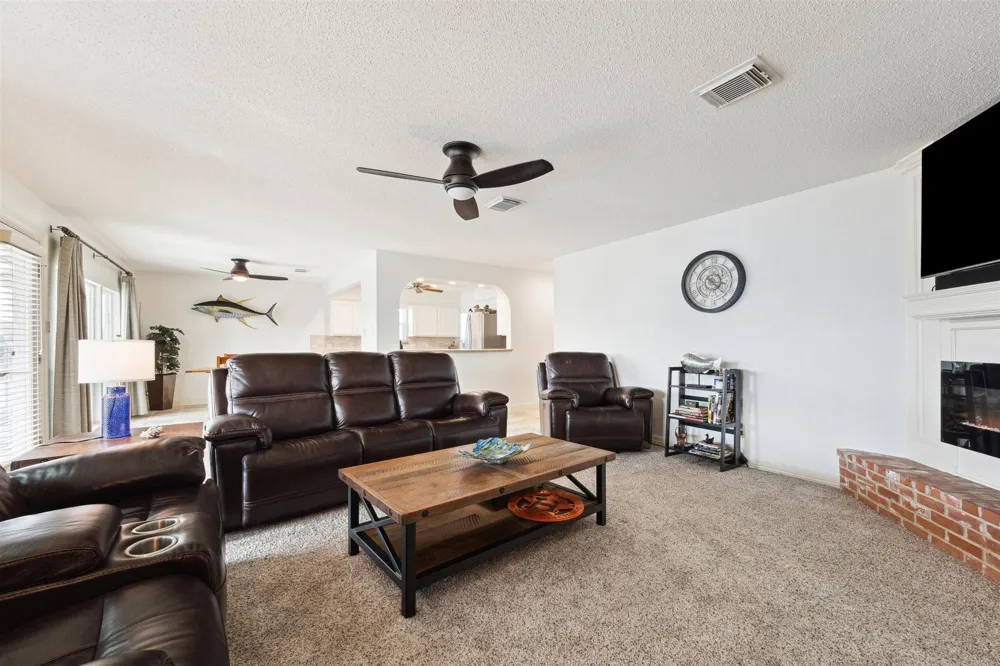 223 Easterly Drive Tiki Island, TX 77554
