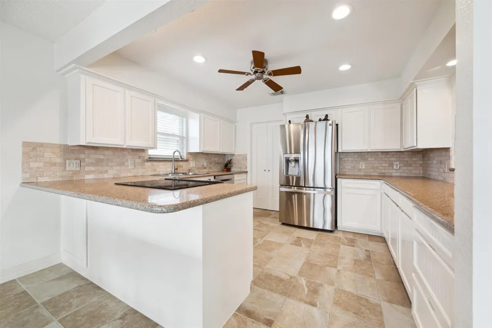 223 Easterly Drive Tiki Island, TX 77554