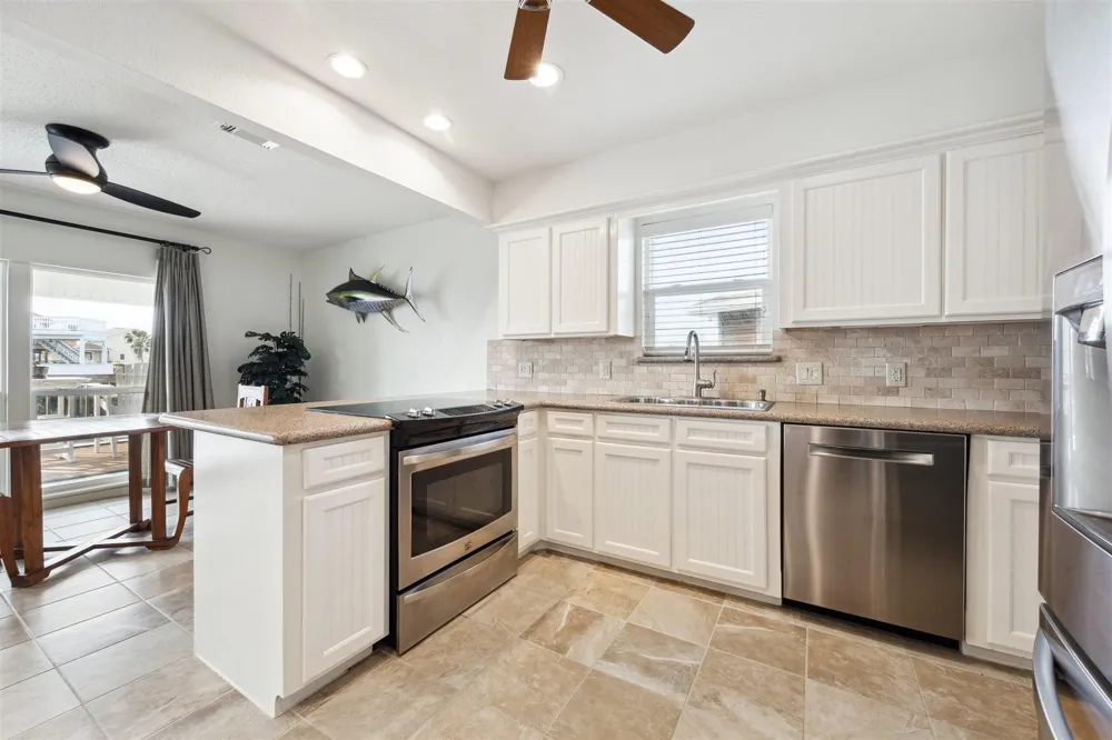 223 Easterly Drive Tiki Island, TX 77554