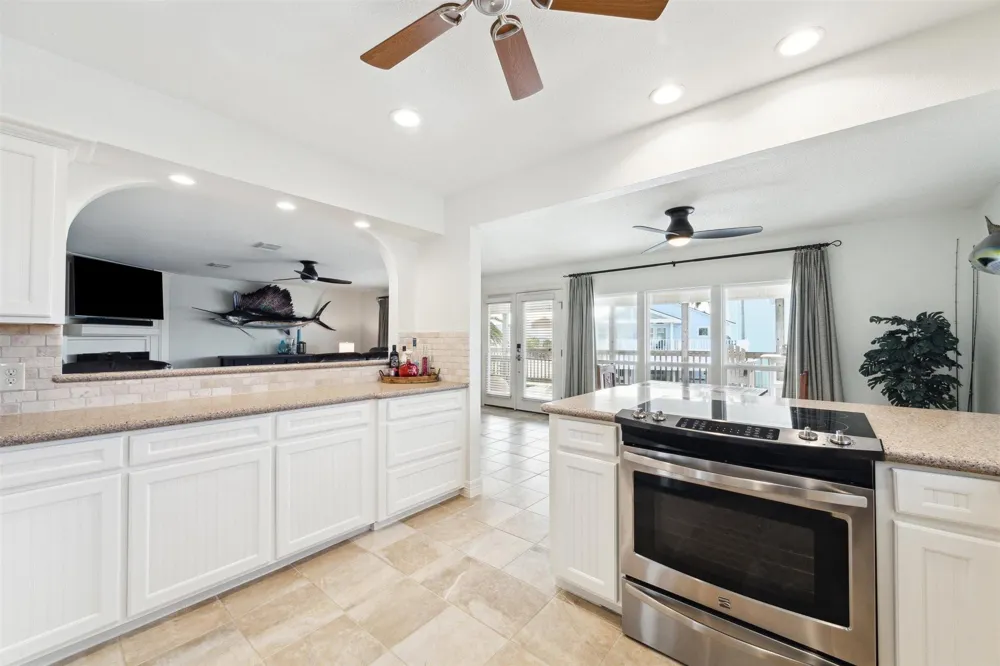 223 Easterly Drive Tiki Island, TX 77554