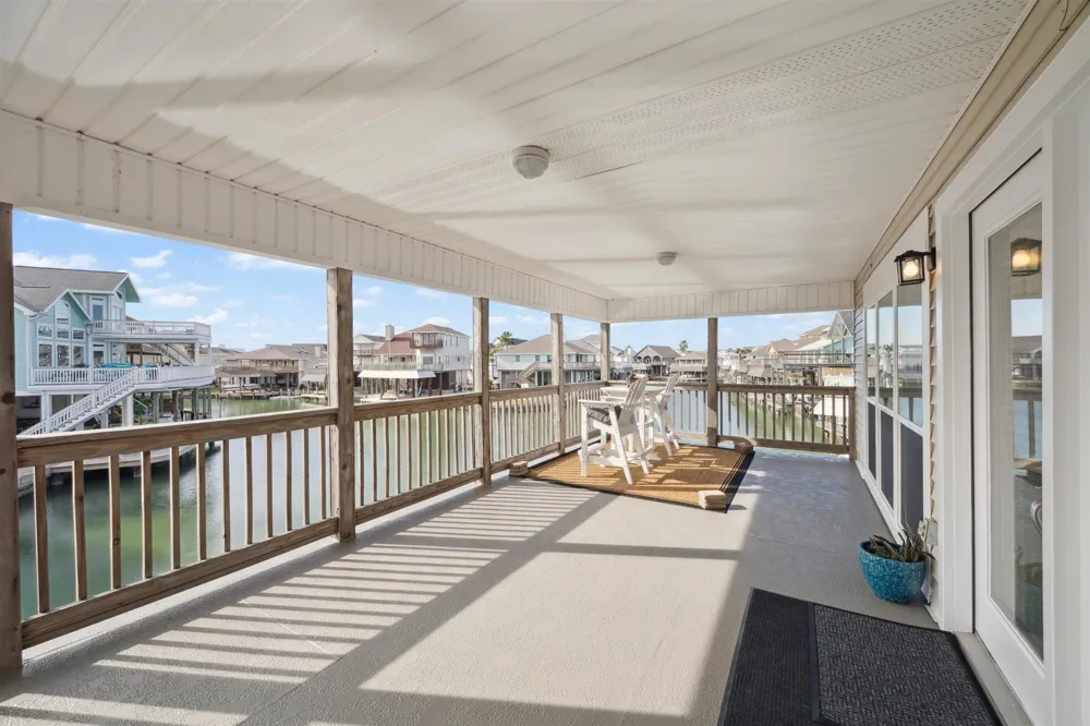 223 Easterly Drive Tiki Island, TX 77554