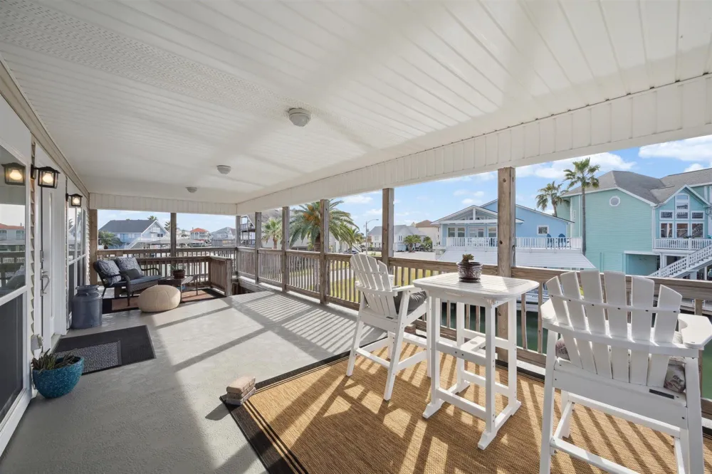 223 Easterly Drive Tiki Island, TX 77554