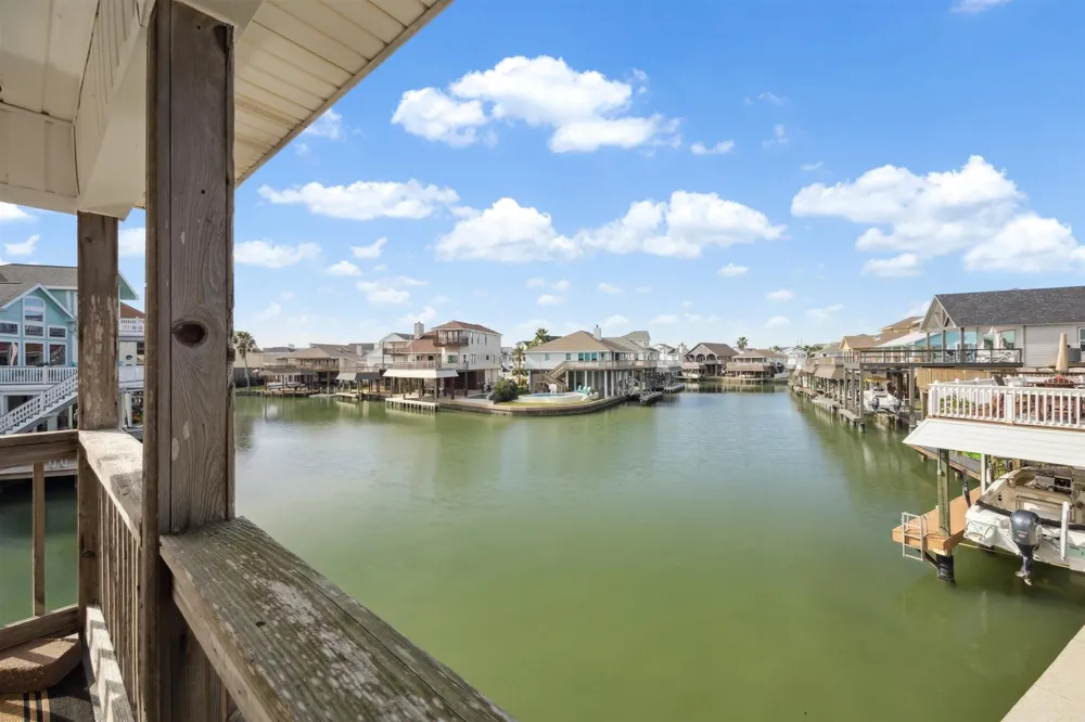 223 Easterly Drive Tiki Island, TX 77554