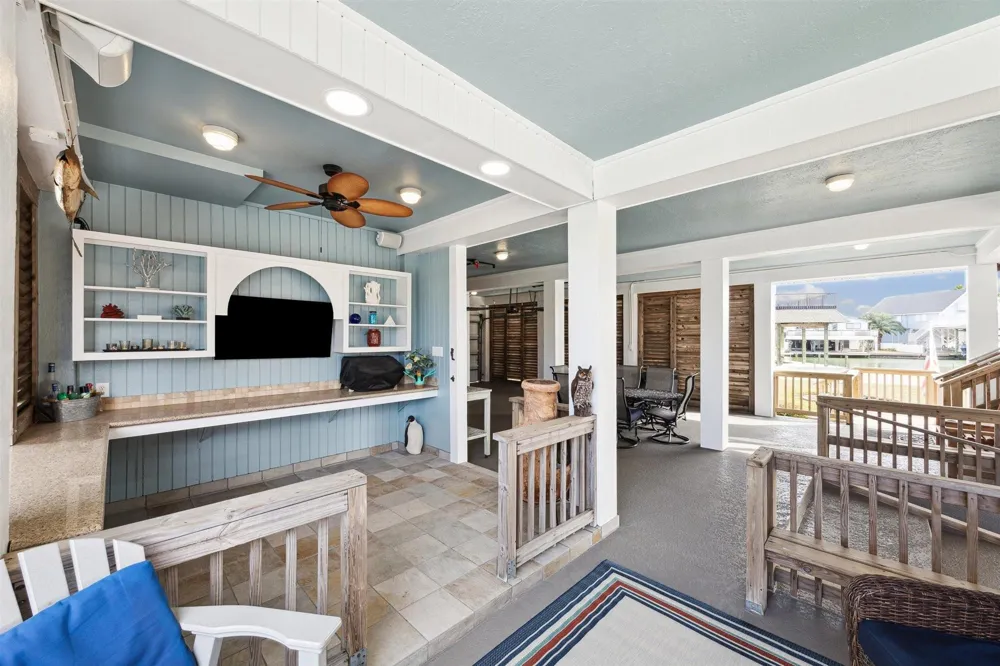 223 Easterly Drive Tiki Island, TX 77554