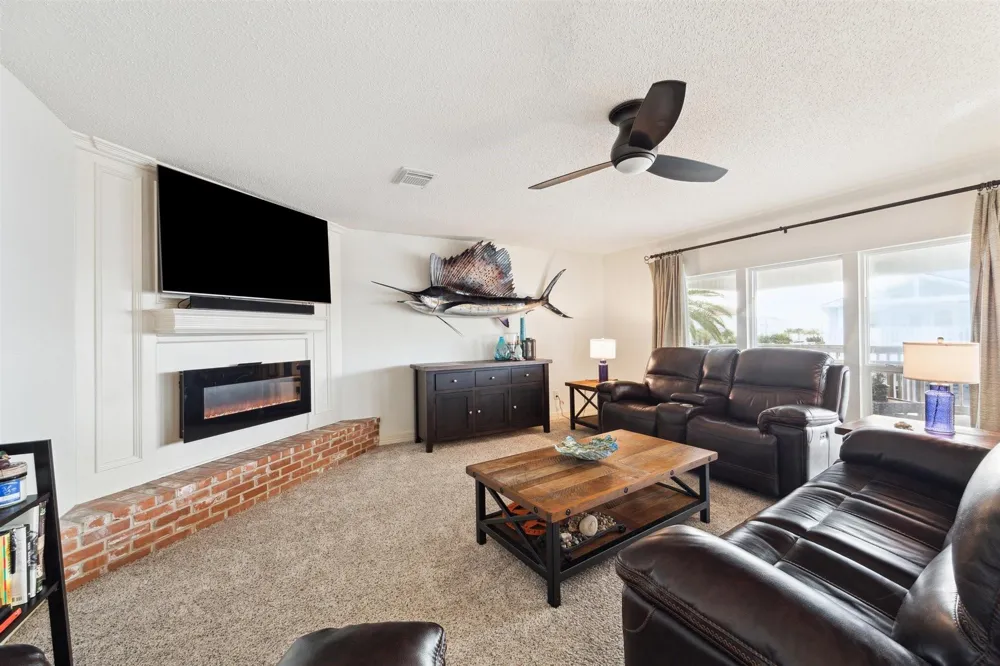 223 Easterly Drive Tiki Island, TX 77554