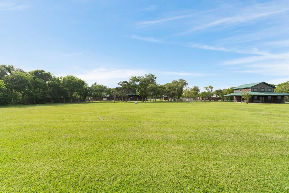 8226 Fm 2354 Beach City, TX 77523