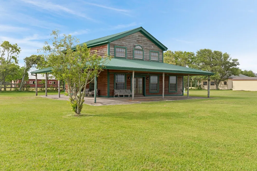 8226 Fm 2354 Beach City, TX 77523