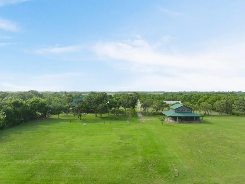 8226 Fm 2354 Beach City, TX 77523