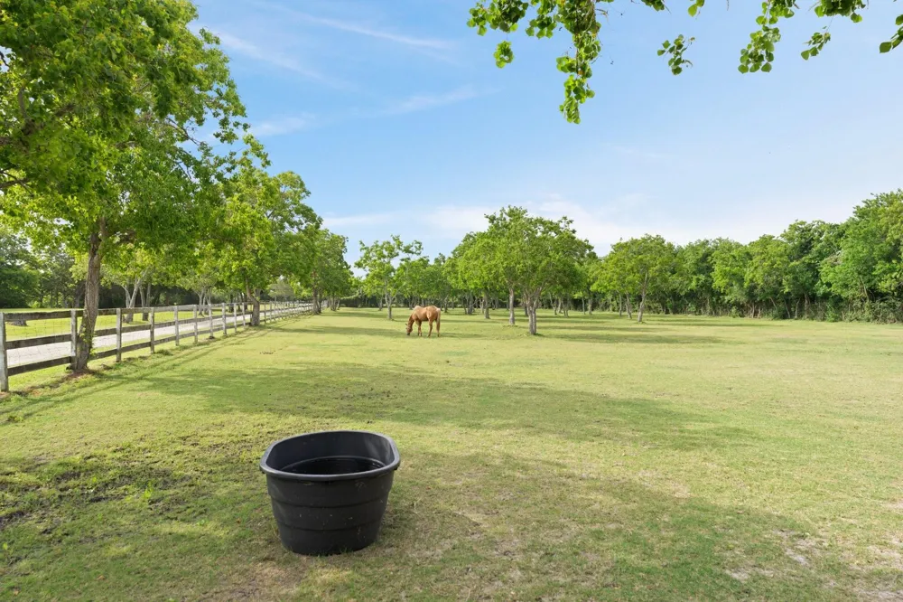 8226 Fm 2354 Beach City, TX 77523