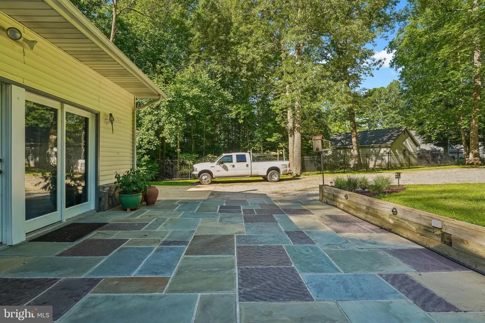 18303 POSSUM POINT ROAD Dumfries, VA 22026