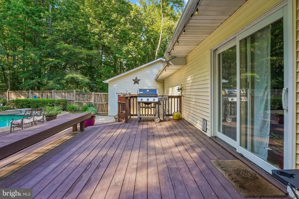 18303 POSSUM POINT ROAD Dumfries, VA 22026
