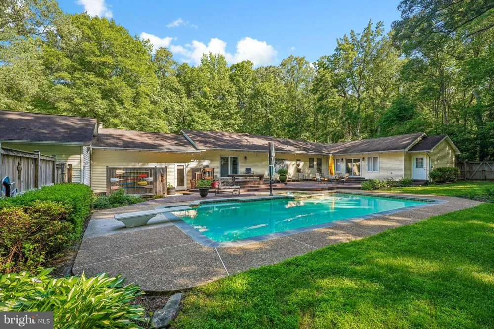 18303 POSSUM POINT ROAD Dumfries, VA 22026