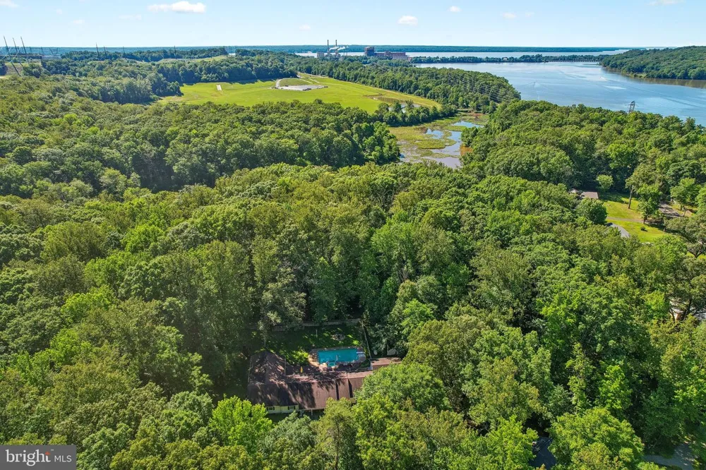 18303 POSSUM POINT ROAD Dumfries, VA 22026
