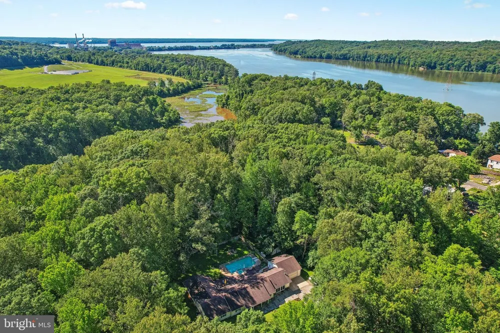 18303 POSSUM POINT ROAD Dumfries, VA 22026