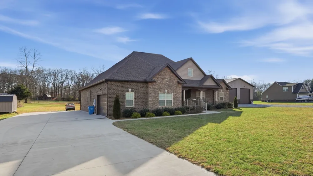 667 Pete Sain Rd Manchester, TN 37355