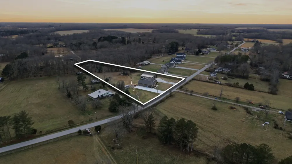 667 Pete Sain Rd Manchester, TN 37355