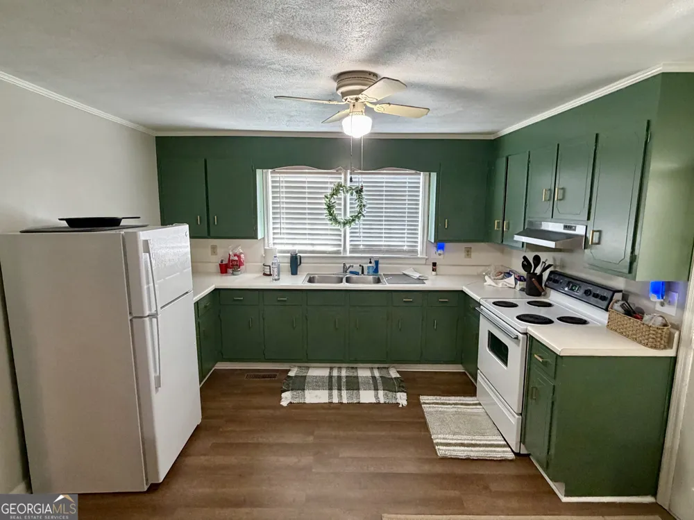 170 Lovely Grove Church RD Eastman, GA 31023