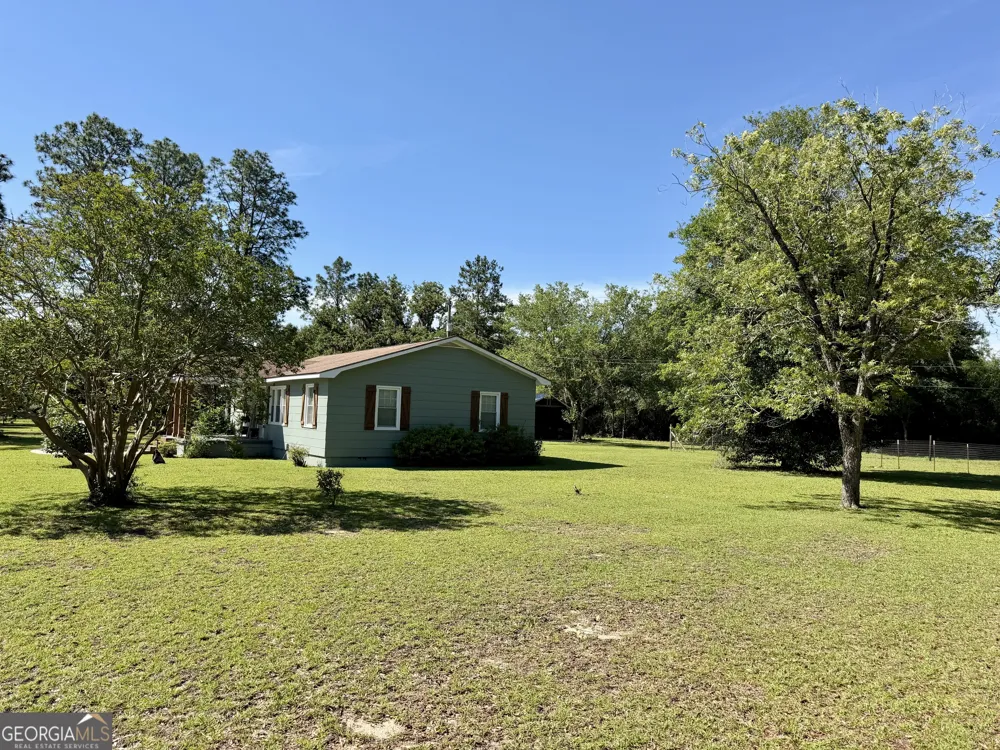 170 Lovely Grove Church RD Eastman, GA 31023