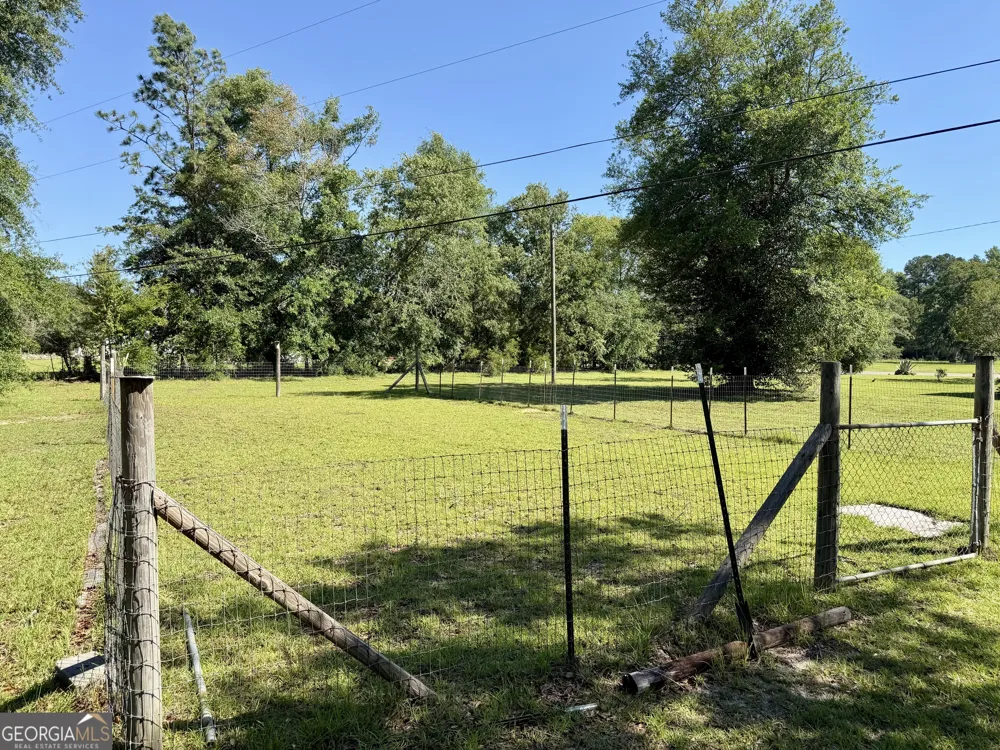 170 Lovely Grove Church RD Eastman, GA 31023