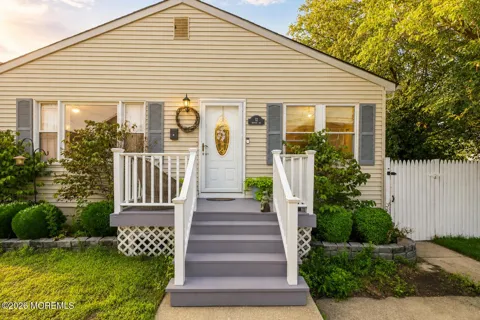 12 Bayview Avenue