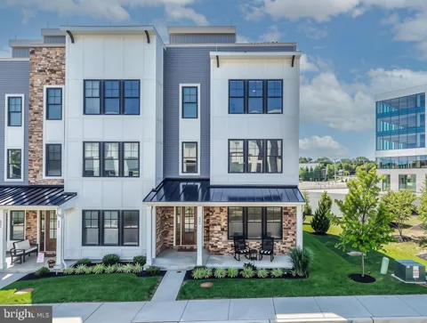 300 SQUIRE DRIVE