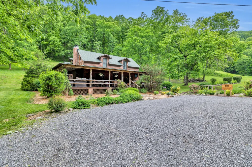 28 Bussell Ln Gordonsville, TN 38563