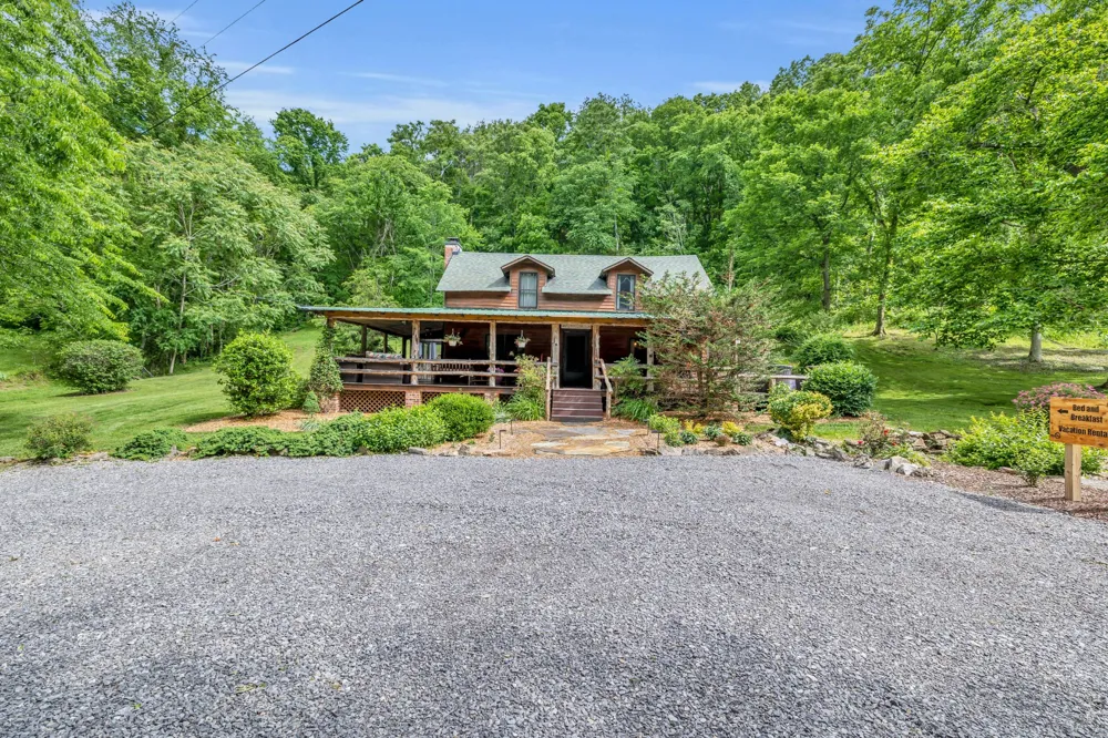 28 Bussell Ln Gordonsville, TN 38563
