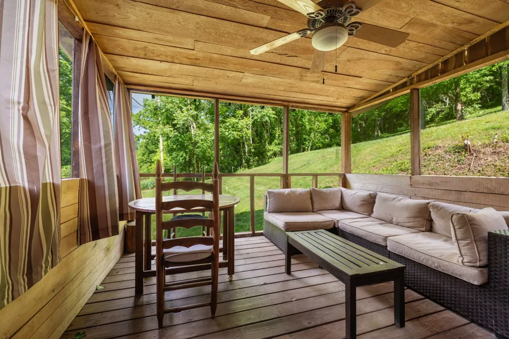 28 Bussell Ln Gordonsville, TN 38563