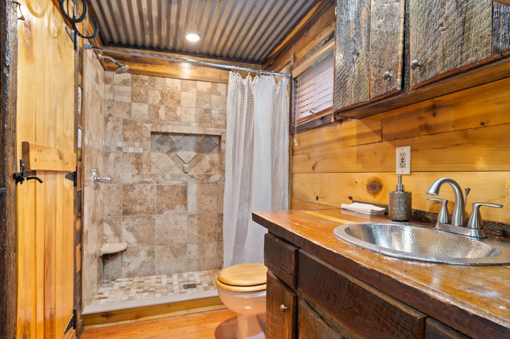 28 Bussell Ln Gordonsville, TN 38563