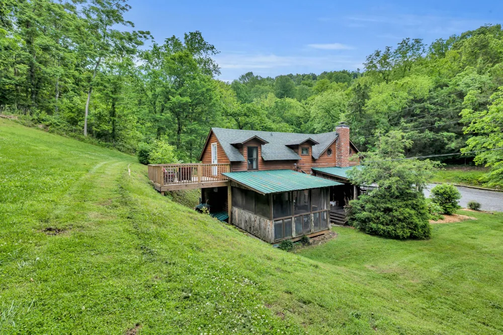 28 Bussell Ln Gordonsville, TN 38563