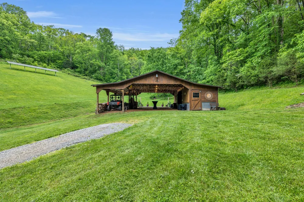 28 Bussell Ln Gordonsville, TN 38563