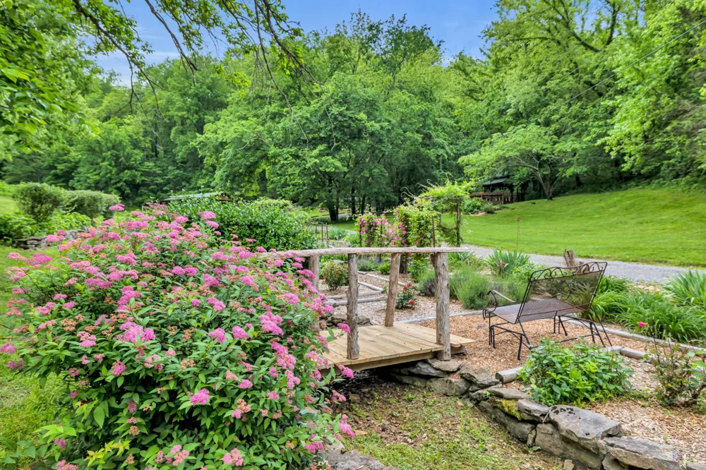 28 Bussell Ln Gordonsville, TN 38563