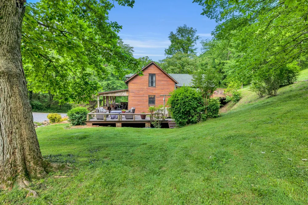 28 Bussell Ln Gordonsville, TN 38563