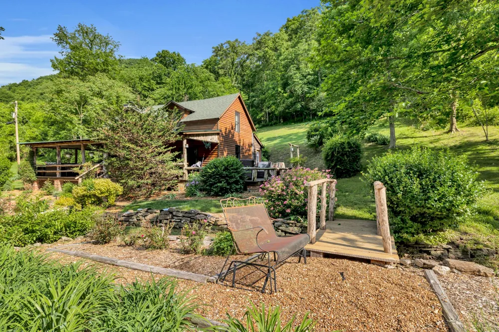 28 Bussell Ln Gordonsville, TN 38563