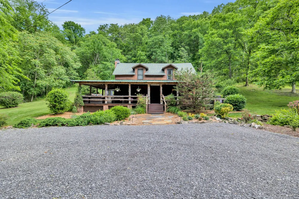28 Bussell Ln Gordonsville, TN 38563