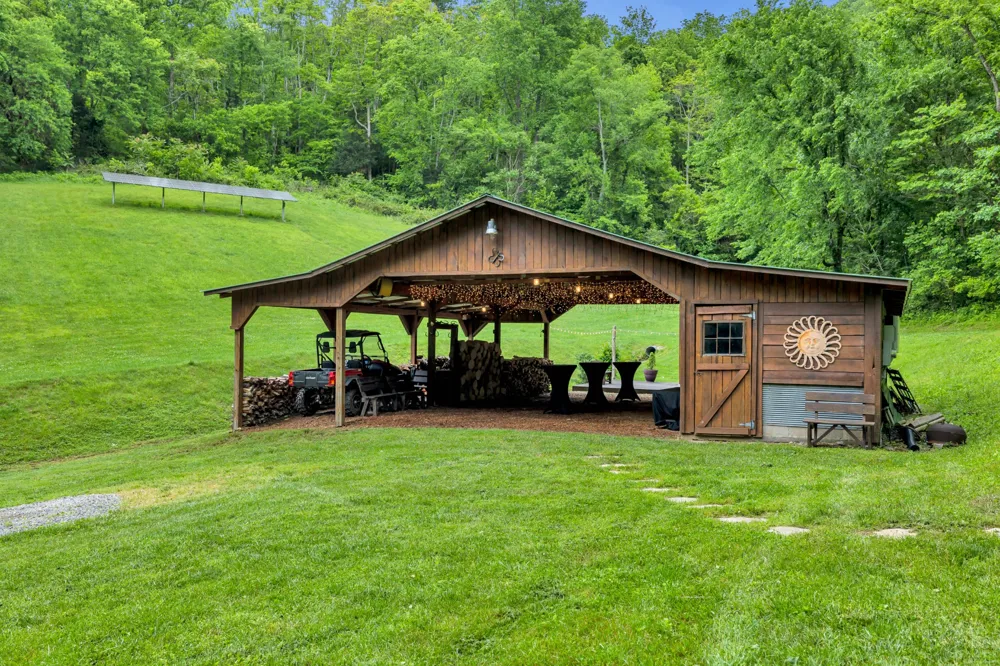 28 Bussell Ln Gordonsville, TN 38563