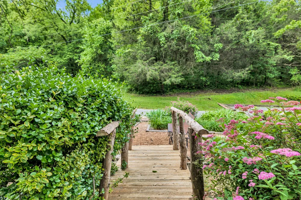 28 Bussell Ln Gordonsville, TN 38563