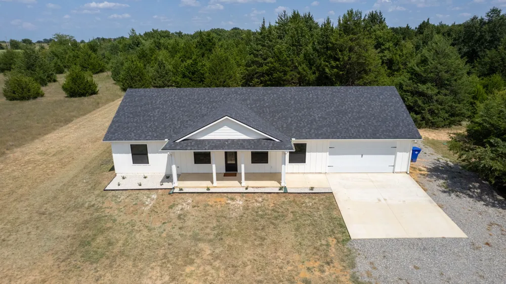 63 Deerfield Colbert, OK 74733