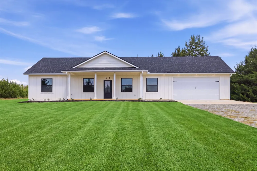 63 Deerfield Colbert, OK 74733