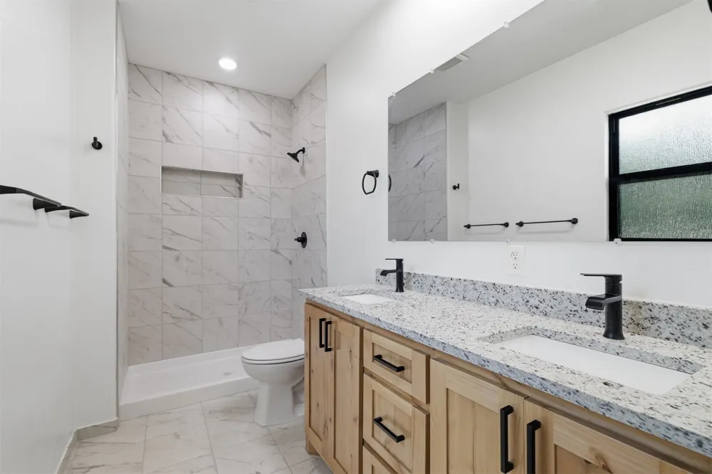 63 Deerfield Colbert, OK 74733