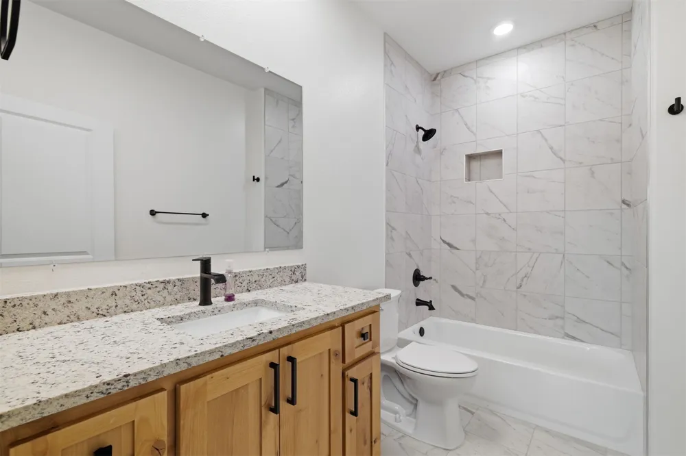63 Deerfield Colbert, OK 74733
