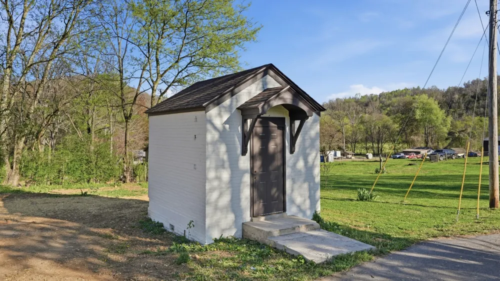 104 Division St Normandy, TN 37360