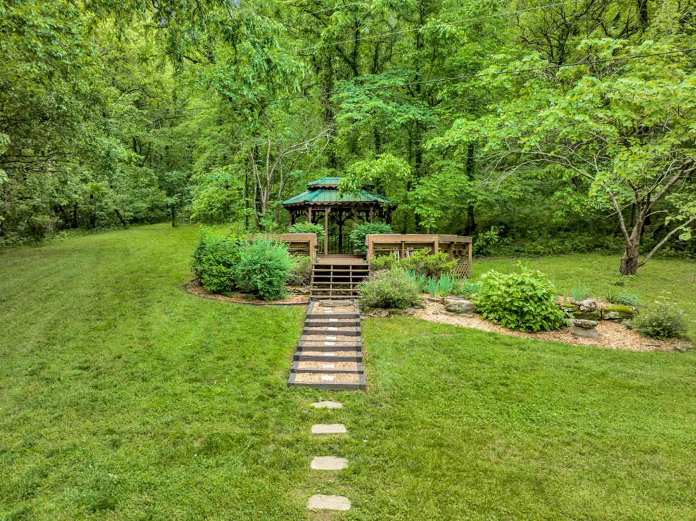 30 Bussell Ln Gordonsville, TN 38563