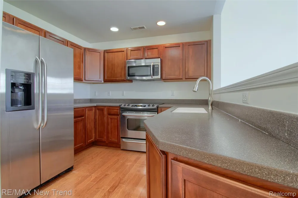 28021 HOPKINS DRIVE Novi City, MI 48377
