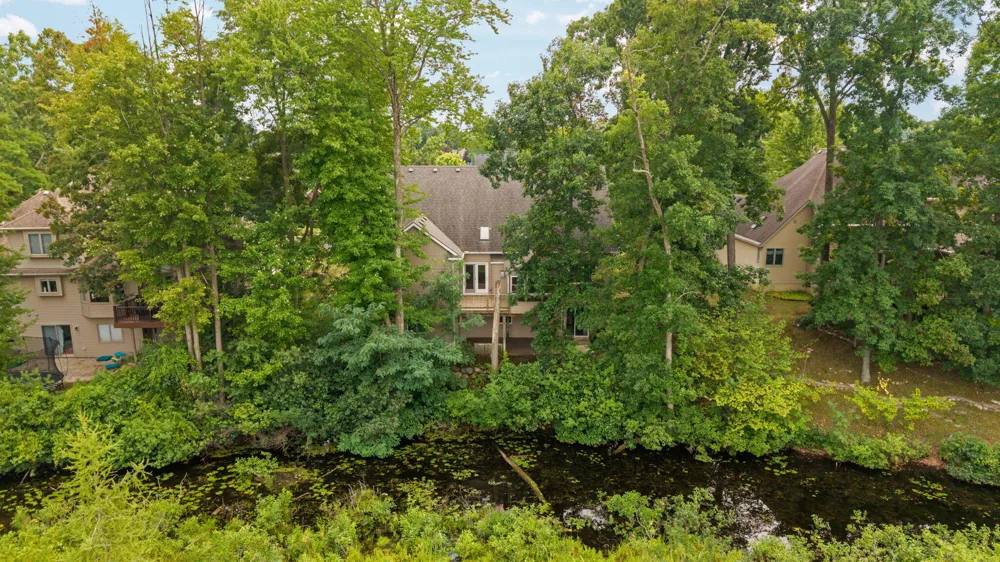 8243 Heathertree Lane Brighton City, MI 48116
