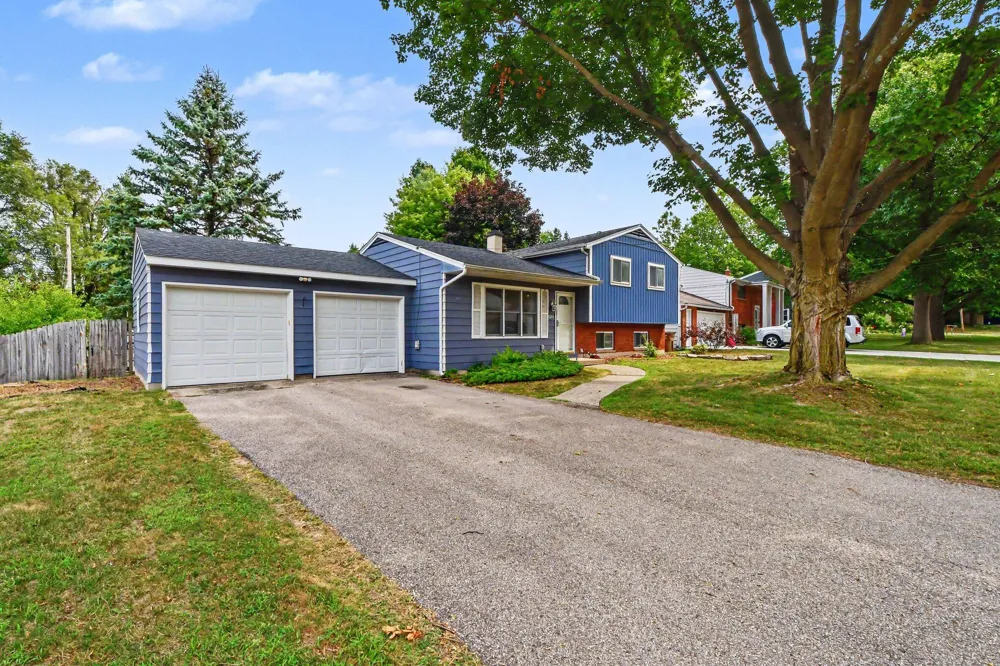 8364 Atlanta Drive NE Cannon Township, MI 49341