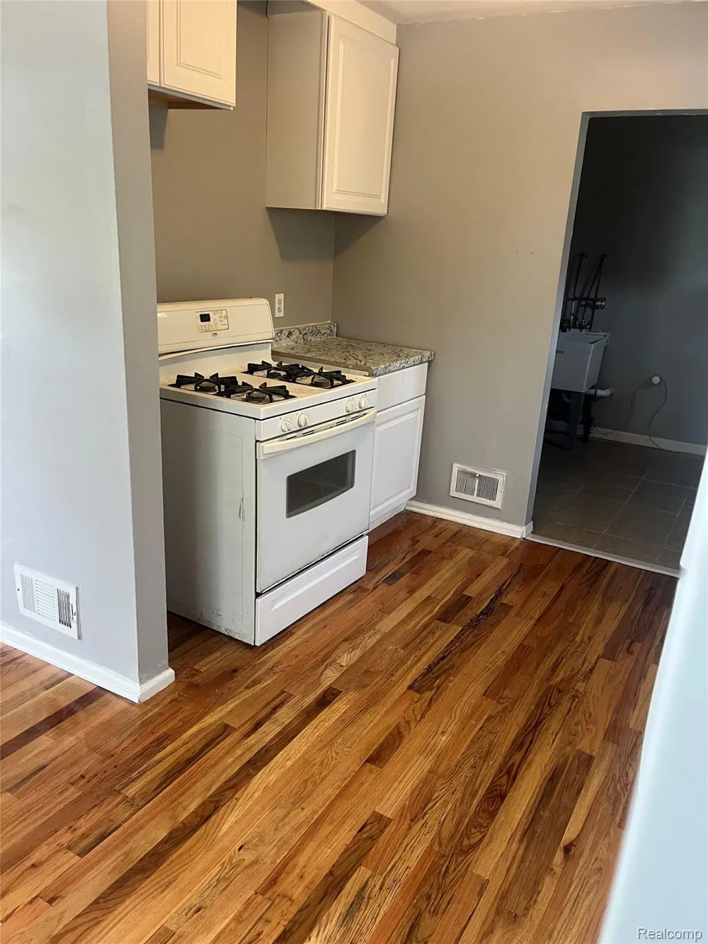6342 Harold Street Street Taylor City, MI 48180