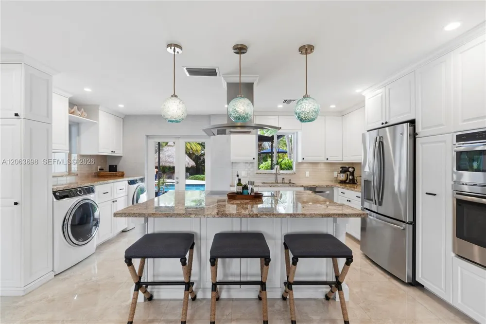 3721 NE 15th Ave Oakland Park, FL 33334
