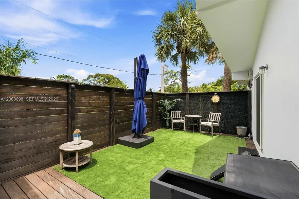 3721 NE 15th Ave Oakland Park, FL 33334
